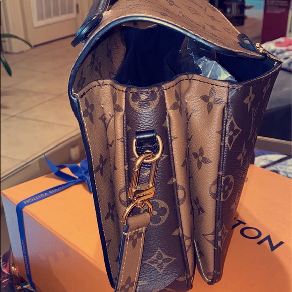 Louis Vuitton Pochette Metis Monogram Reverse - Picture 7 of 10